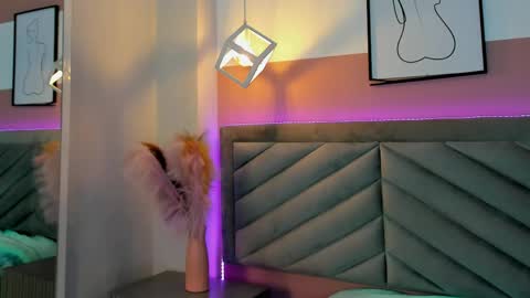 ARY THOMPSON online show from April 10, 12:22 pm