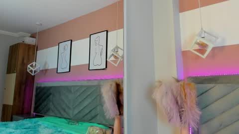 ARY THOMPSON online show from April 7, 12:18 pm