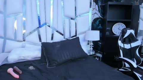 ashbourne_kat online show from June 3, 2:33 pm