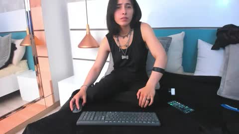 Ashkoreh online show from February 17, 9:03 pm