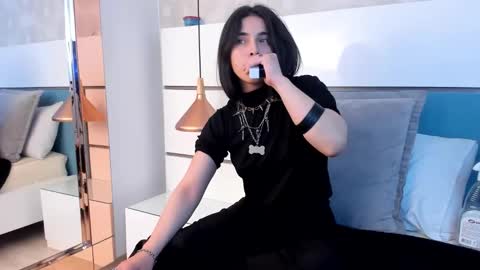 Ashkoreh online show from November 2, 6:33 pm