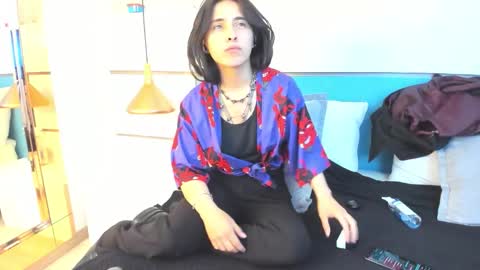 Ashkoreh online show from February 8, 6:33 pm