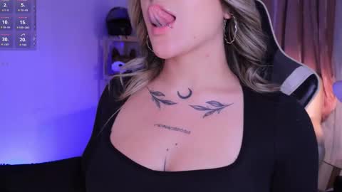 Ashley Lauren online show from December 3, 4:26 am