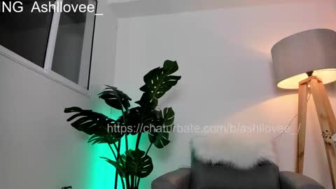 ashllovee online show from February 10, 11:55 pm