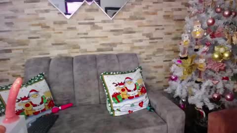 Snapshot of ashlye_hill chatting on December 15, 4:18 am Ashlye  online show from December 15, 4:18 am