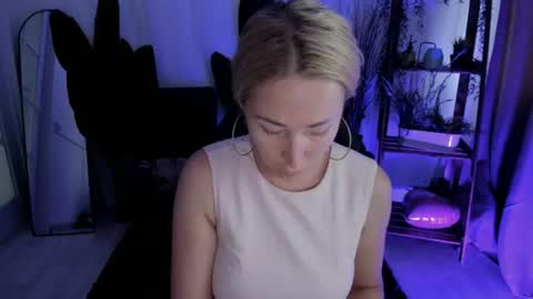 astramonroe online show from July 17, 11:03 am