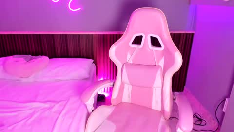 athenea__fox online show from April 14, 12:16 pm