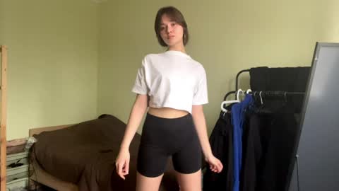 Mari online show from April 7, 1:24 pm