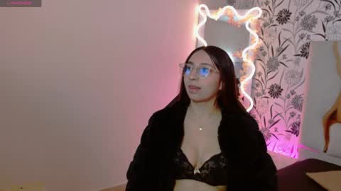 aura_tay1 online show from April 13, 11:33 am