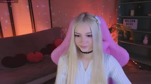 Aura online show from April 3, 9:02 pm