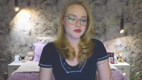 Snapshot of aurora_golden chatting on October 20, 5:27 pm Kate online show from October 20, 5:27 pm