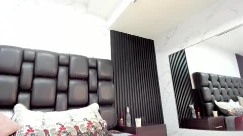 Aurora online show from December 20, 1:04 pm