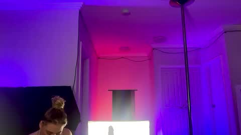 aussielulu online show from February 24, 1:49 am