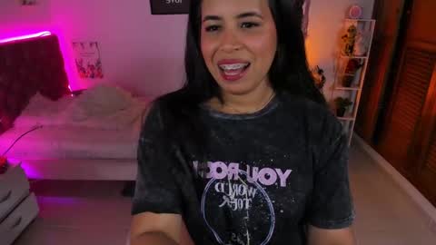 Snapshot of avelis_trum2 chatting on October 23, 2:39 am Abbigail online show from October 23, 2:39 am