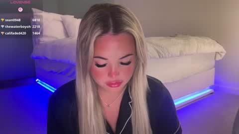 ur gf online show from August 7, 8:21 am