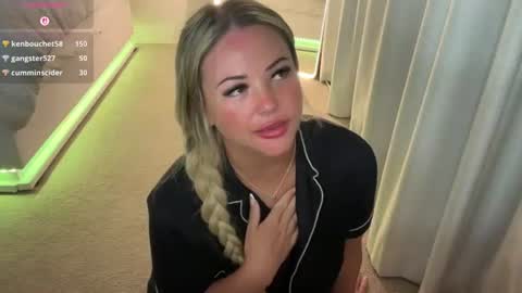 ur gf online show from August 3, 9:04 am