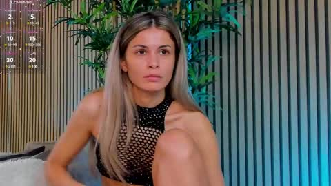 AVRILL CYRUX online show from February 11, 7:02 am