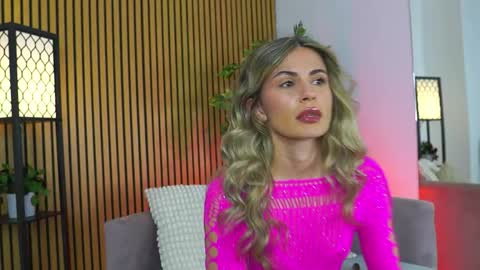 AVRILL CYRUX online show from March 26, 8:05 am