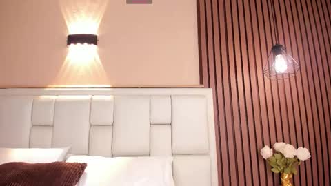 Avy  online show from March 25, 12:30 pm