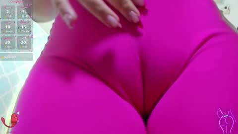 Alyda Jaramillo online show from November 13, 8:30 pm