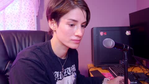 Snapshot of aynmarie chatting on November 3, 8:35 pm mia rand online show from November 3, 8:35 pm