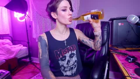 Snapshot of aynmarie chatting on November 6, 11:10 pm mia rand online show from November 6, 11:10 pm