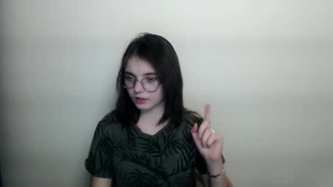 azumi_chan_ online show from February 6, 4:21 pm