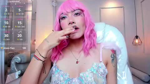 Azura online show from October 31, 8:02 pm