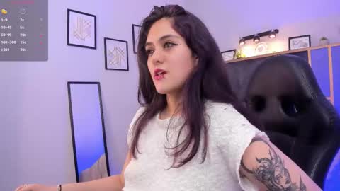 Azurra  online show from February 3, 9:40 pm