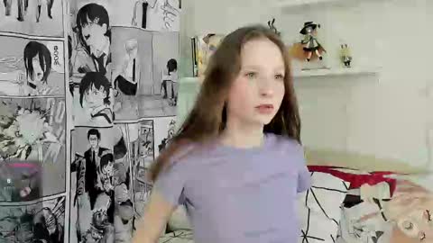 Snapshot of b4by_emilia chatting on February 10, 7:47 am b4by_emilia online show from February 10, 7:47 am