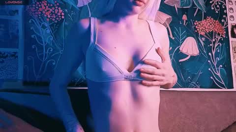 Snapshot of babe_moister chatting on September 23, 8:34 am babe_moister online show from September 23, 8:34 am
