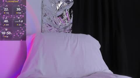 Queen B online show from February 14, 6:32 pm