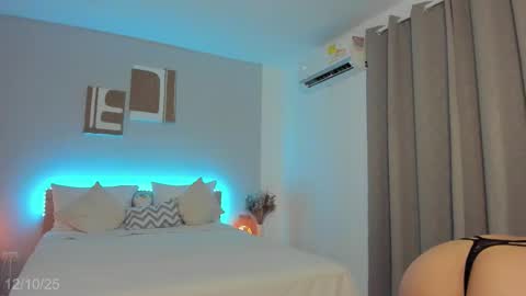 Snapshot of babesexy19_ chatting on October 13, 1:19 am itzell online show from October 13, 1:19 am