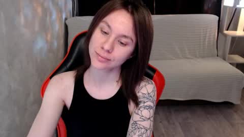 baby_kitte online show from December 5, 4:01 am