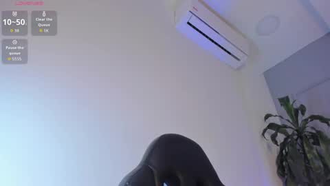 Perla online show from April 14, 3:45 pm