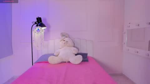 babyzoe_ online show from April 15, 9:04 pm