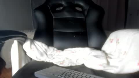 IM BAILEY online show from December 16, 8:09 am