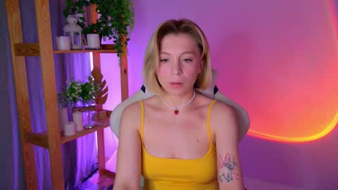 Elly online show from March 31, 2:11 am