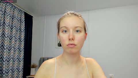 Snapshot of bam_bi chatting on January 23, 3:58 am Kira online show from January 23, 3:58 am