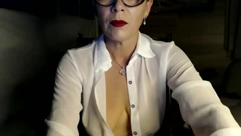 BARBARA DOMME online show from December 3, 8:55 pm