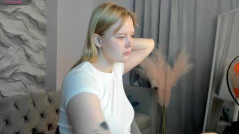 Snapshot of barbie_staze chatting on October 6, 2:28 am Barbie Staze online show from October 6, 2:28 am