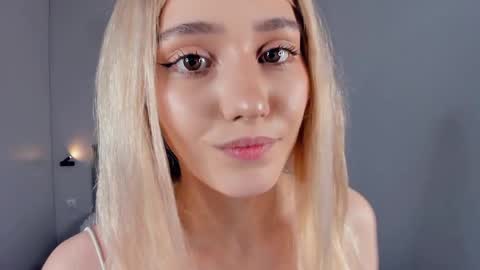 Mia online show from April 5, 4:50 pm