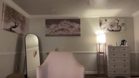 chicka online show from April 8, 4:47 am