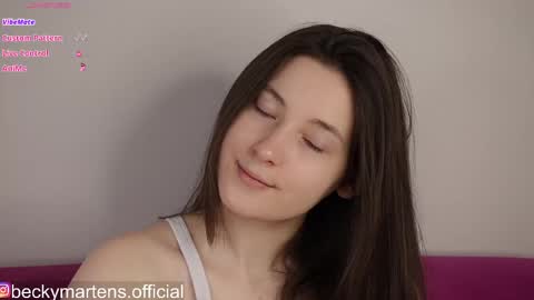 BeckyMartens come join me on    while im offline here  online show from April 17, 4:36 am