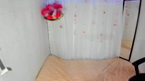 modelo independiente online show from March 21, 12:48 am