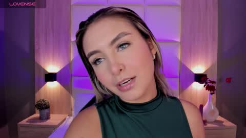 Bella cam online show from November 4, 7:30 pm