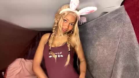 bella19sua online show from November 14, 6:57 am