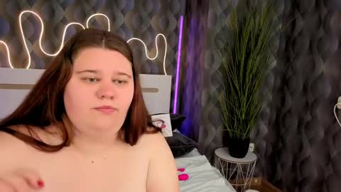 bella_blvack online show from April 13, 6:03 am