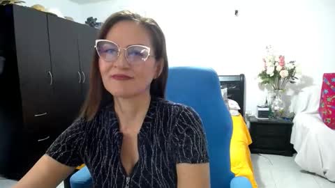 Snapshot of bella_ghisell chatting on October 16, 10:01 pm Bella online show from October 16, 10:01 pm