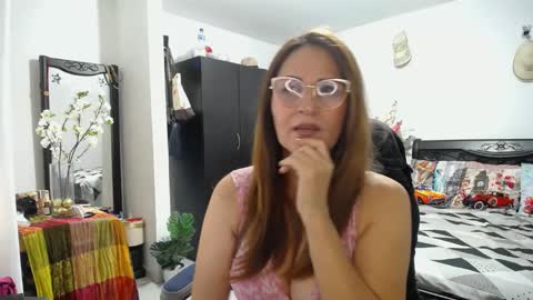 Snapshot of bella_ghisell chatting on February 4, 7:11 pm Bella online show from February 4, 7:11 pm